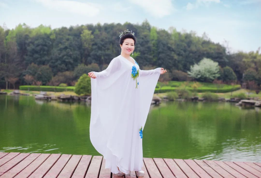  最美撫仙湖，最撫“凡人”心！《萬(wàn)合智慧覺(jué)醒》5月24日云南撫仙湖開(kāi)啟！讓我們一起遇見(jiàn)最美的自己！ 